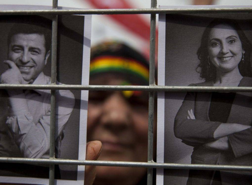 Elveda demokrasi, elveda adalet