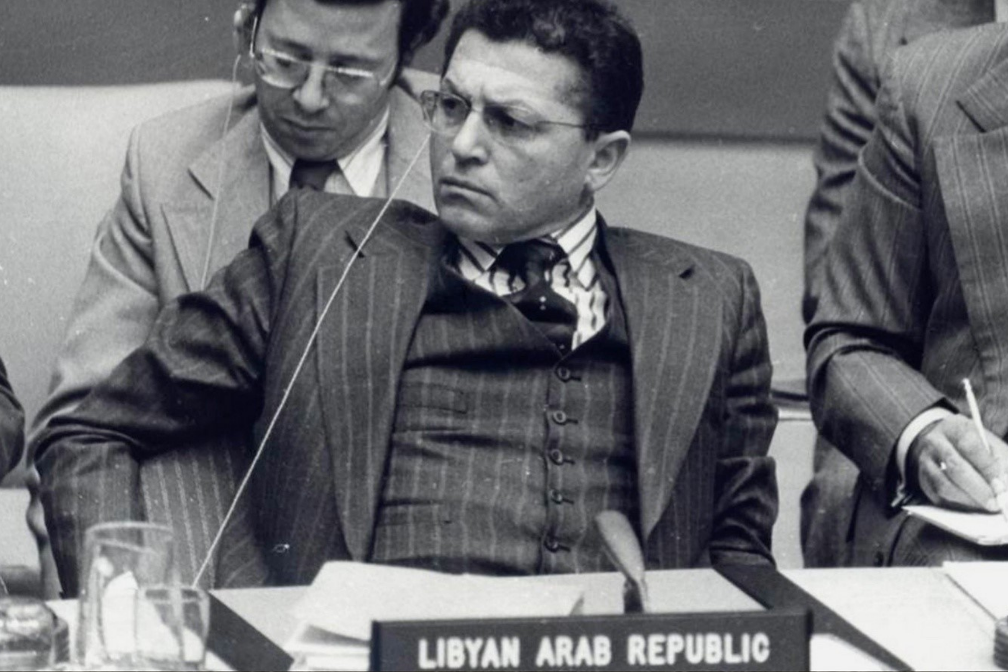 Muhalifler ihtimamla susturulur