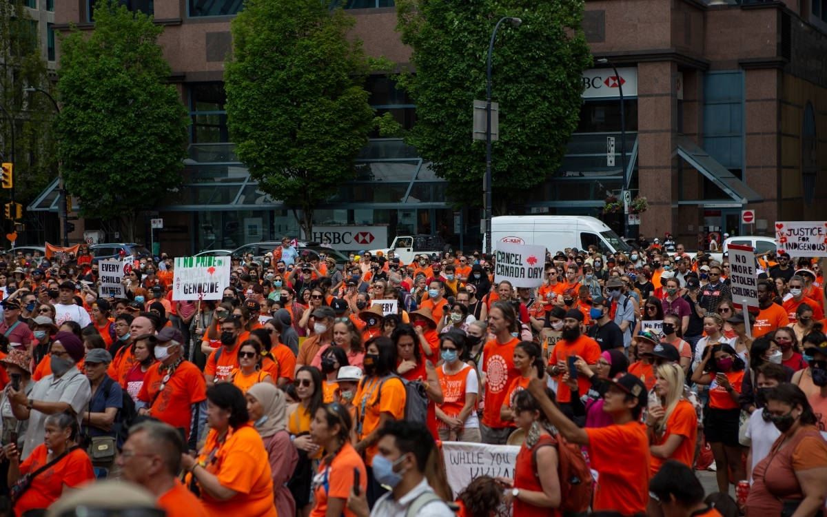 Kanada salı günü turuncu gömlek giyecek