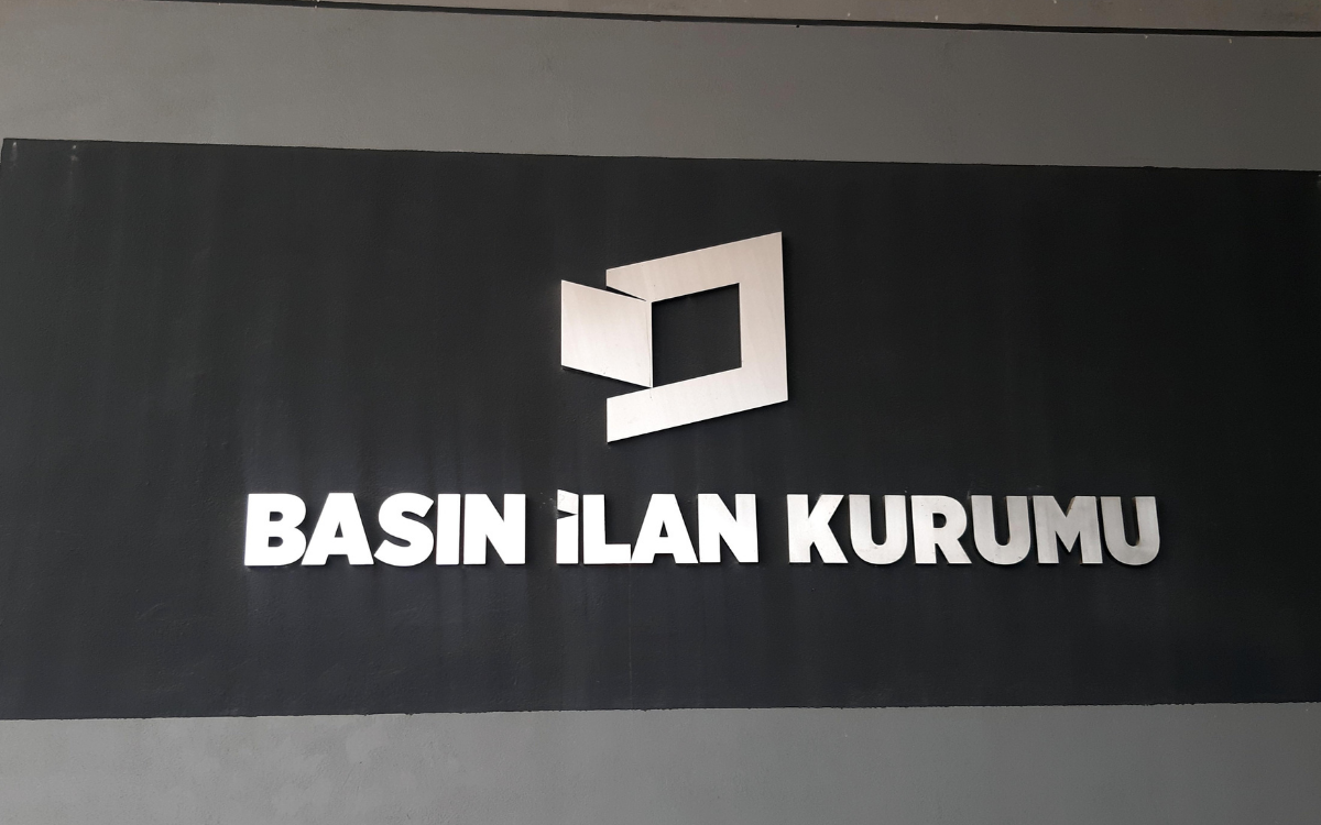 Resmi ilan ve reklam cezası kesmek…