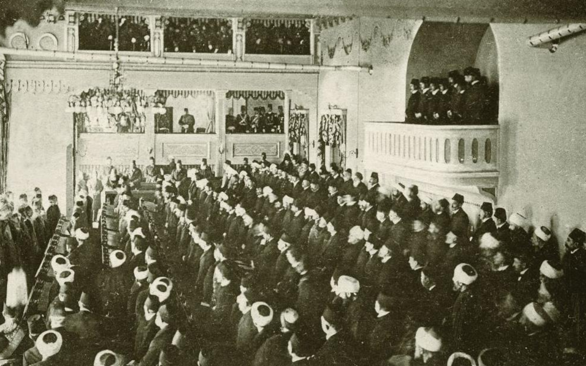 Sağdan alkışlar soldan yuh sesleri