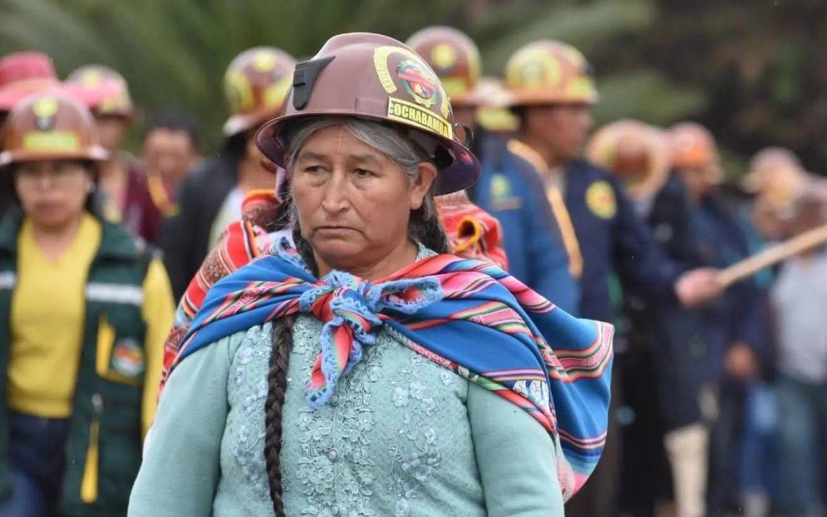 Bolivya’da sağcı hükümet yakıt sübvansiyonlarını kaldırdı: İşçiler sokağa indi