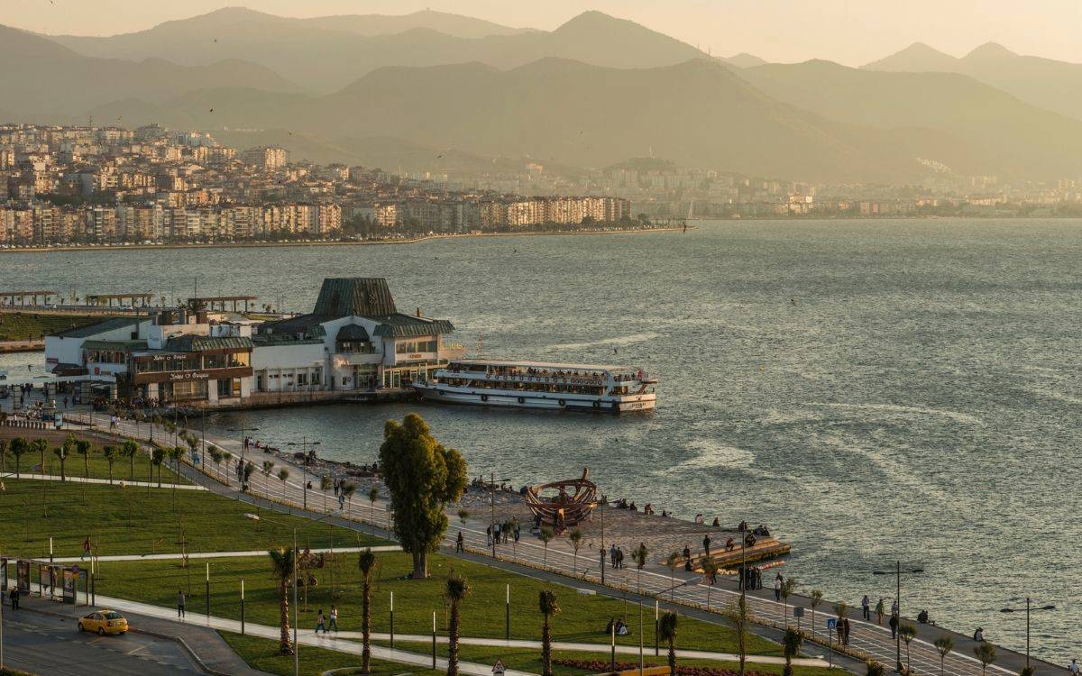 İzmir’in mazereti yok: Kadınlar dayanışırken kurumlar nerede?