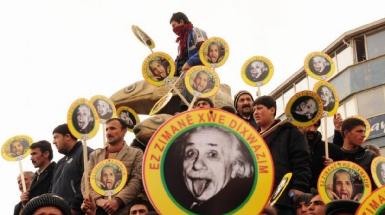 “Etle kemik” olma hâli