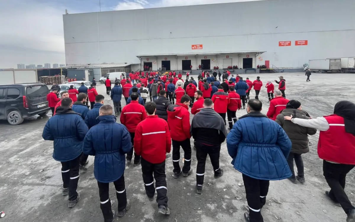 Bir daha söyle Tuncay Özilhan, biz bir aile miyiz?