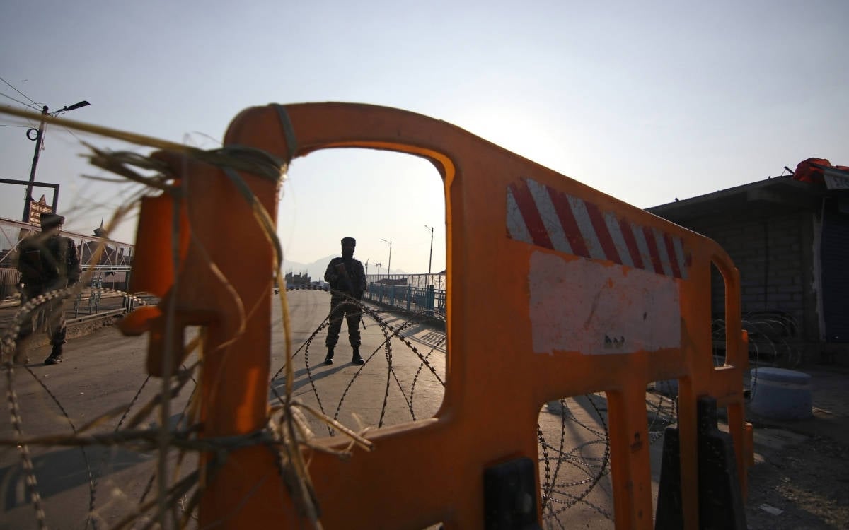 Hekimlik-hekimler duvarın hangi tarafında?*