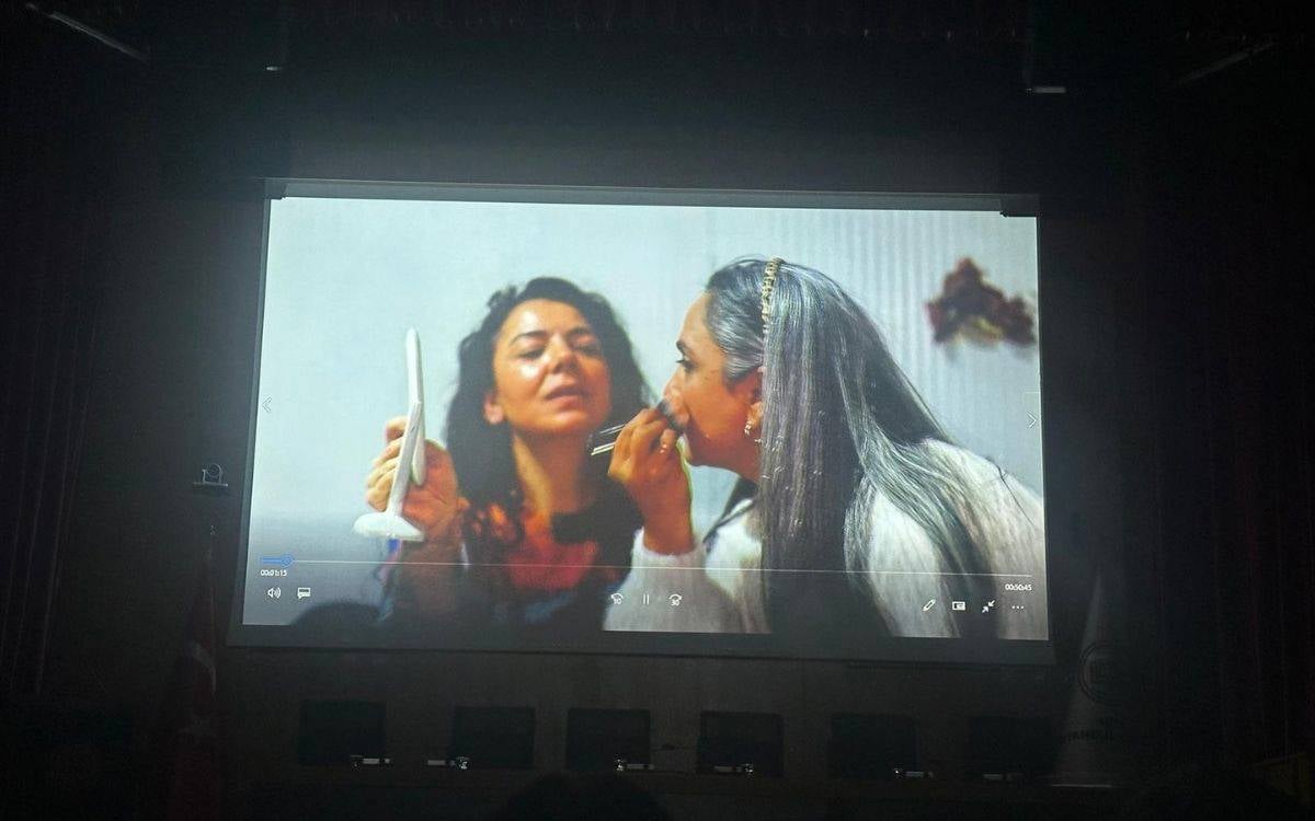 Dünyanın bütün kuaför koltuklarında iyileşenler birleşin