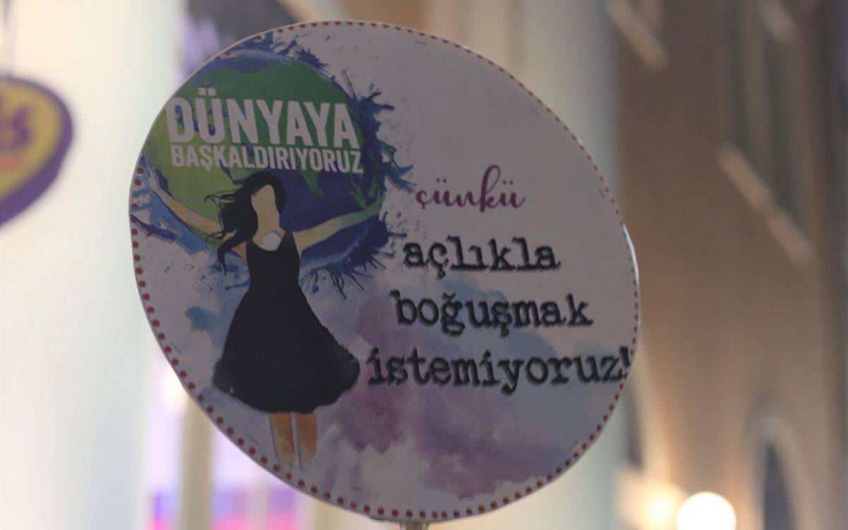 Yoksullukla kavga ede ede hayata tutunan kadınları dinlediniz mi?