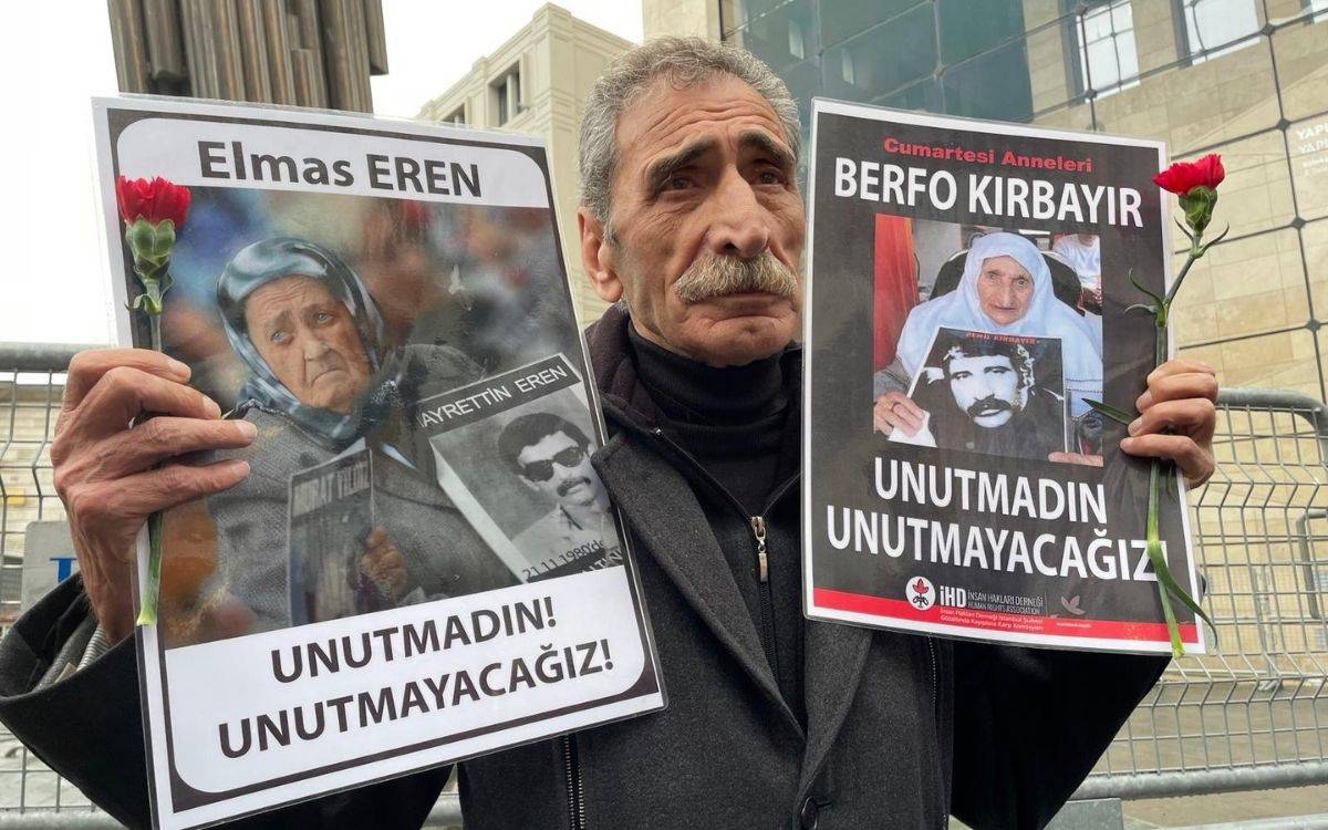 Kırmızı karanfilin tanıklığı