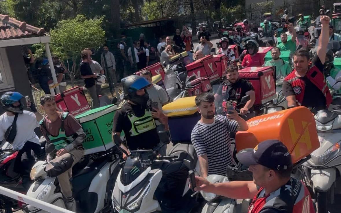 Sitelerin güvenlik duvarları ve kuryelerin hak mücadelesi