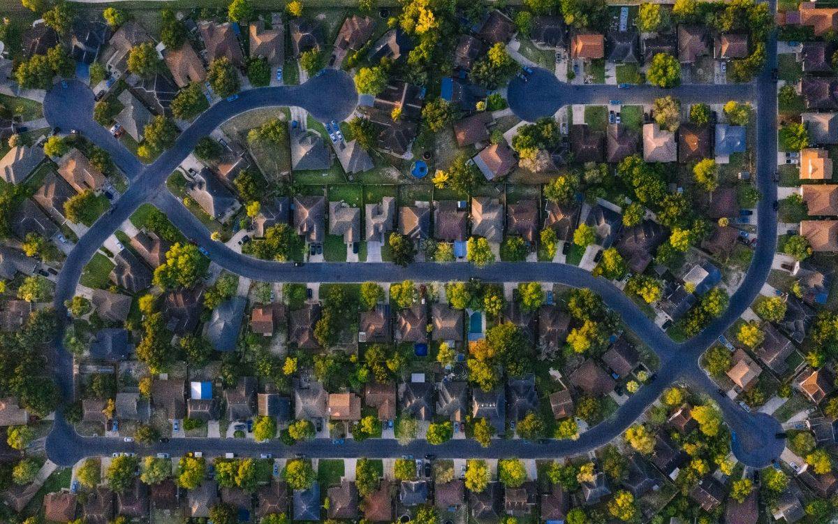 Avrupa’da konut krizi, müşterekler ve yerel demokrasi