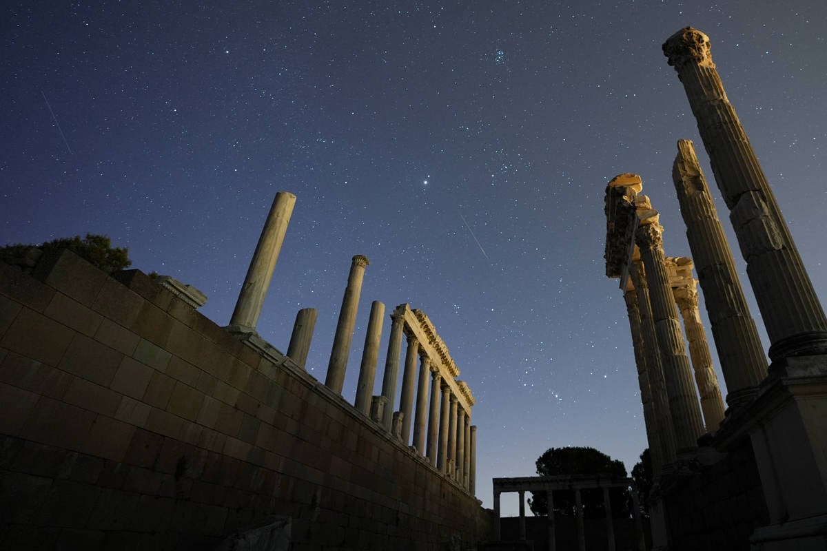 İzmir'in Bergama ilçesinde UNESCO Dünya Miras Listesi'nde yer alan Bergama Akropolü.