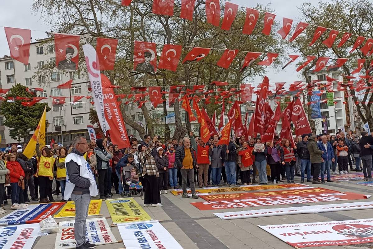 *Sinop'ta 1 Mayıs (Fotoğraf: Evrensel)