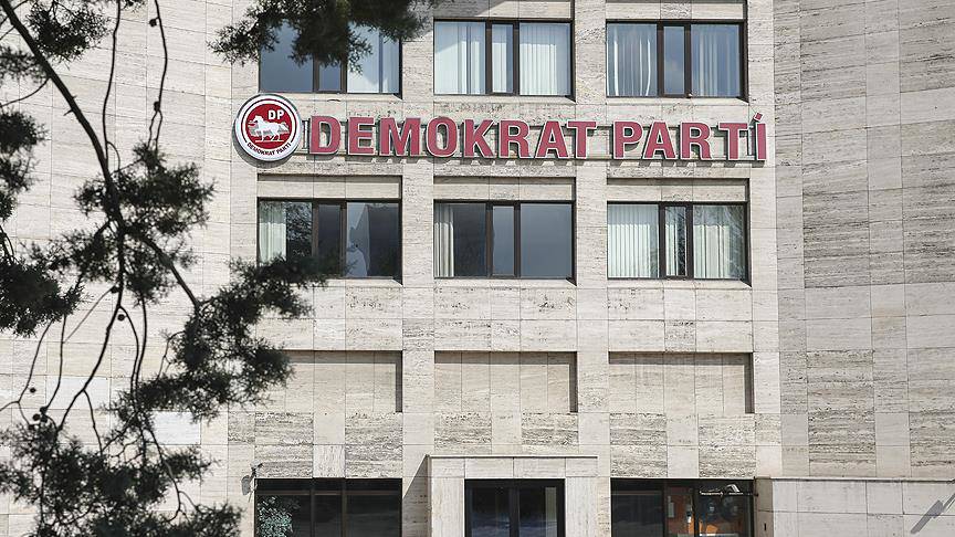 Demokrat Parti komisyon üyesi