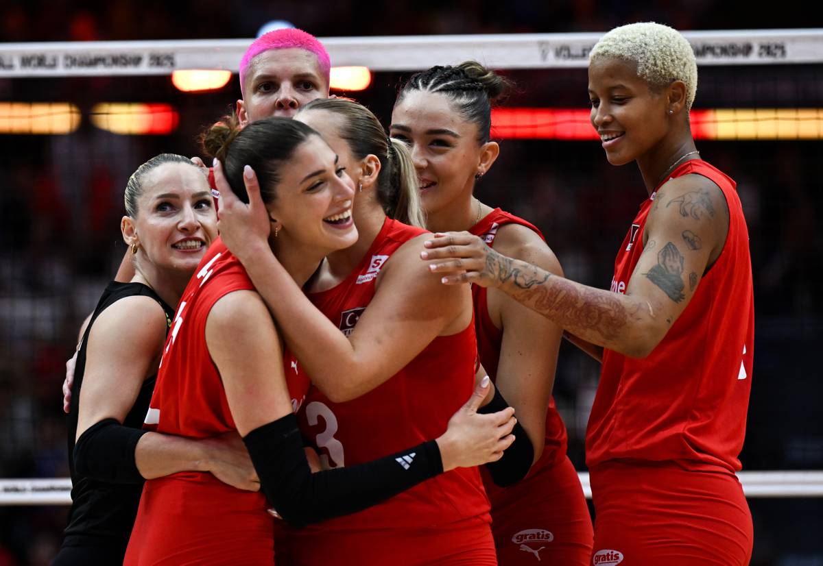 Players celebrating a point