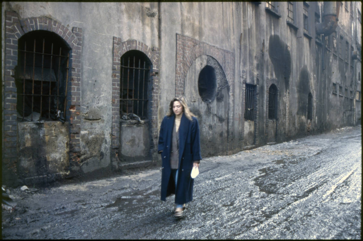 Kazılıçeşme'deki deri fabrikalarından birinde çalışan idari işler elemanı.