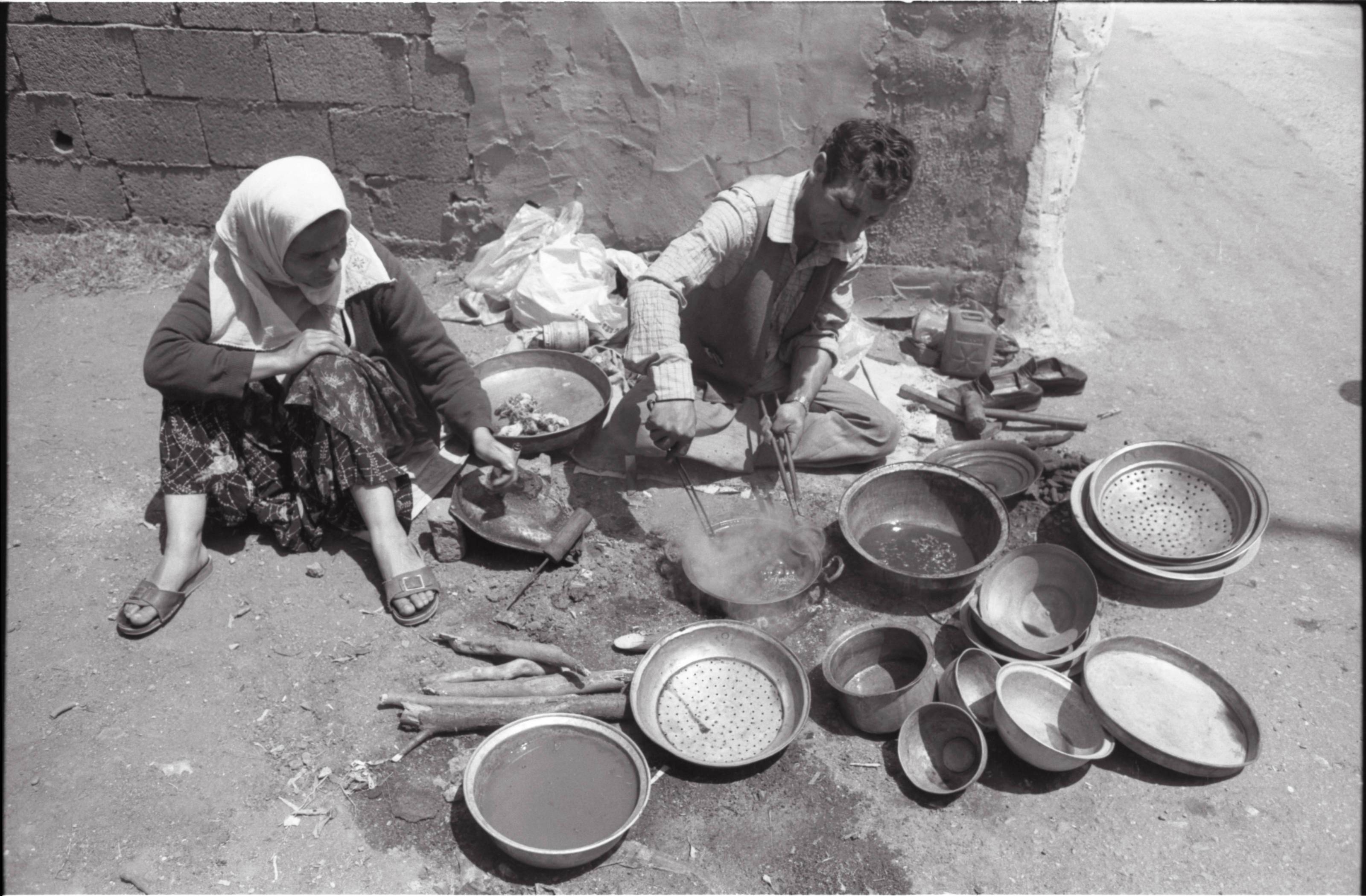 Zeyrek'te seyyar bir kalaycı.