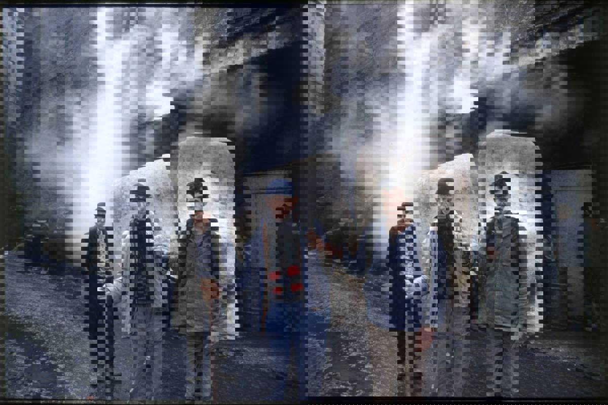 Porters carrying leather in Kazlıçeşme