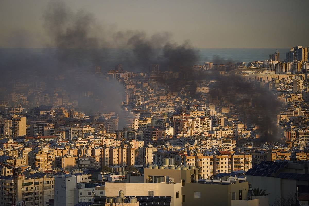 *İsrail savaş uçaklarının, Beyrut’un güney banliyösüne yönelik saldırıları sonucu bölgeden dumanlar yükseldi, 6 Mart 2026. (Fotoğraf: AA)