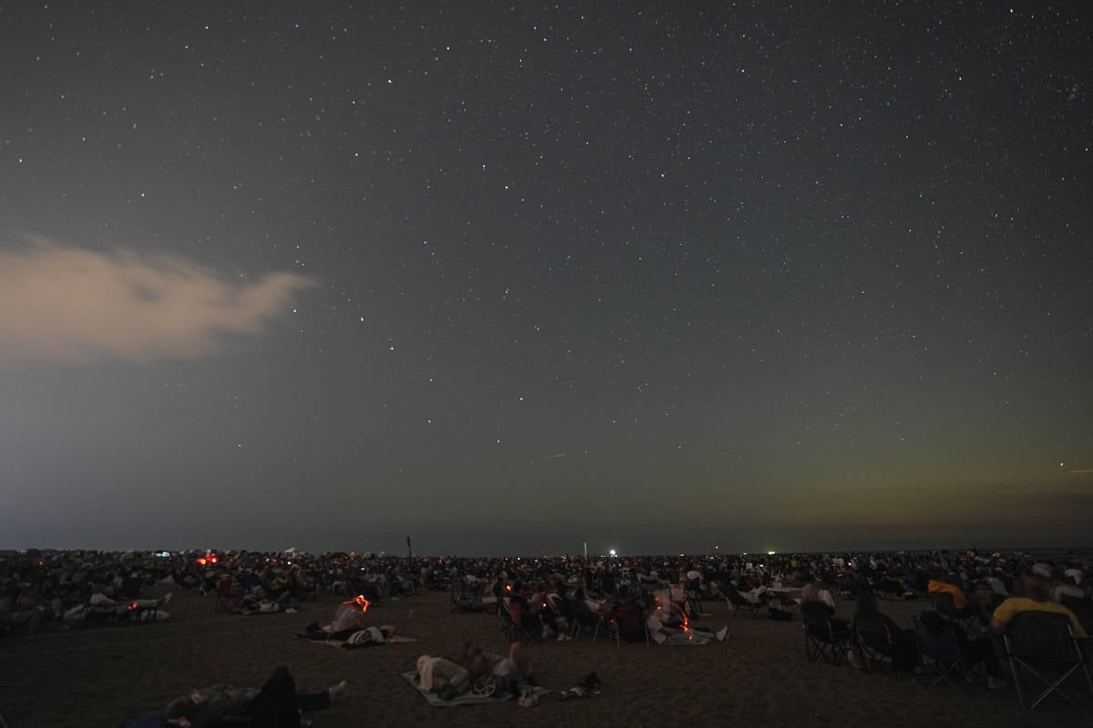 Thousands gathered in Bursa, northwestern Turkey to watch the meteor shower