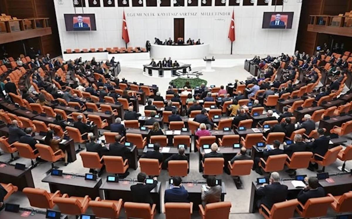 "Kamuda mülakatın kaldırılması" önerisi AKP-MHP oylarıyla reddedildi