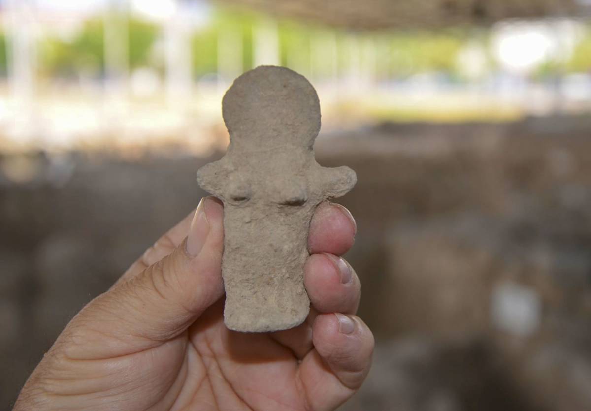 Ancient goddess statue unearthed in İzmir