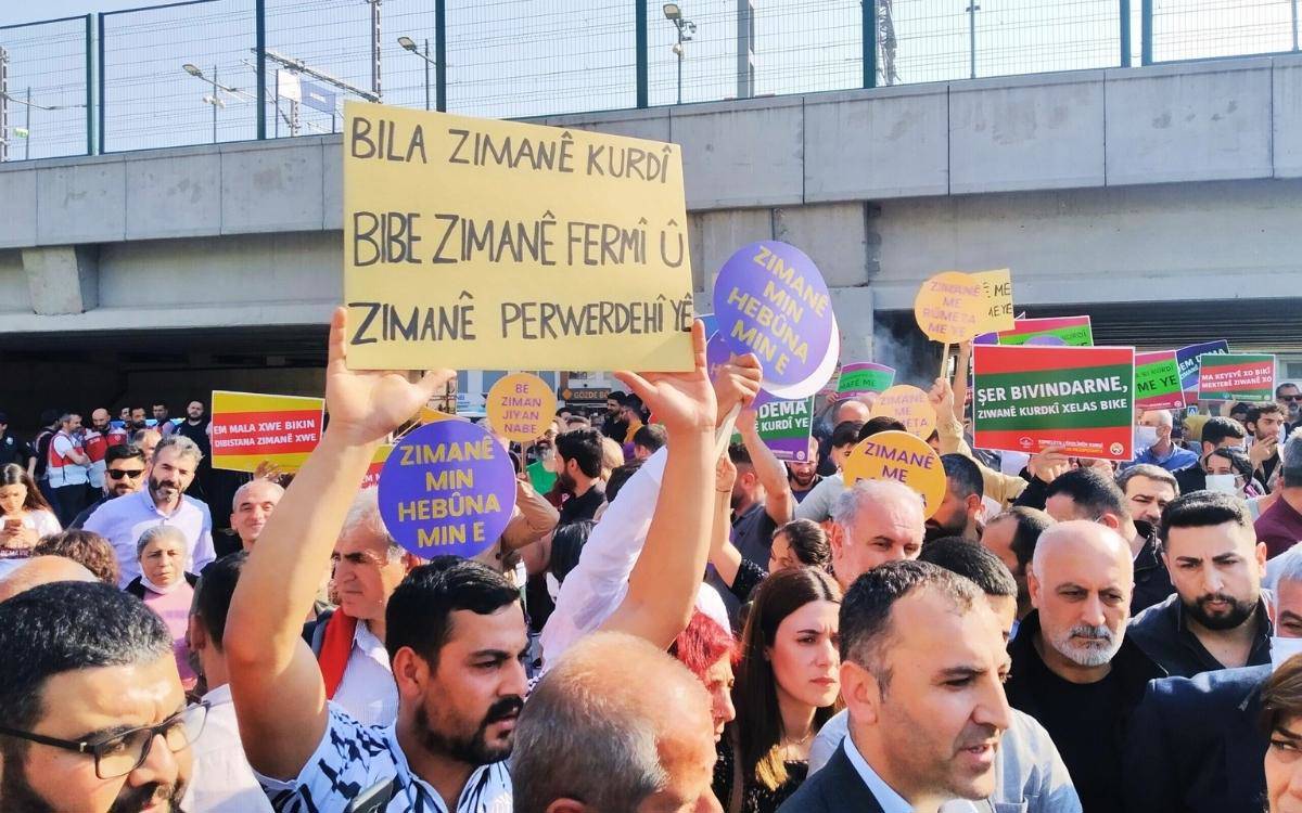 Actions for Kurdish language rights banned for a week in Kocaeli