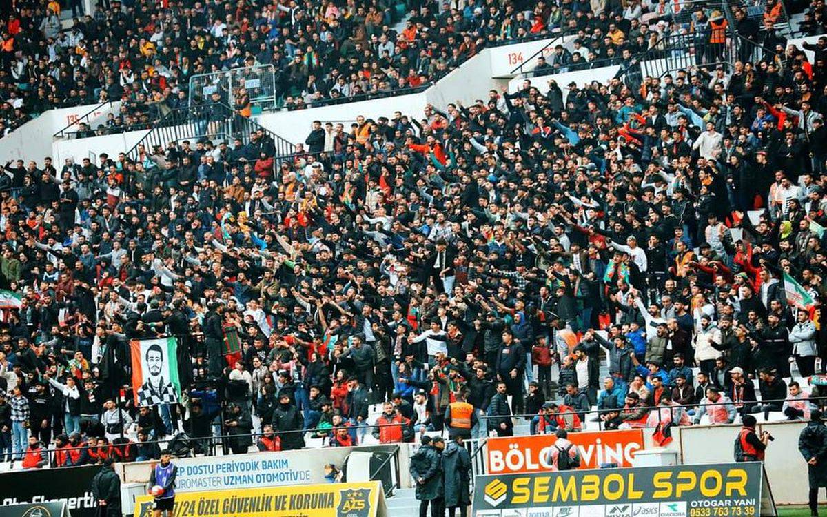 Four detained in Amedspor match for not standing up during singing of National Anthem