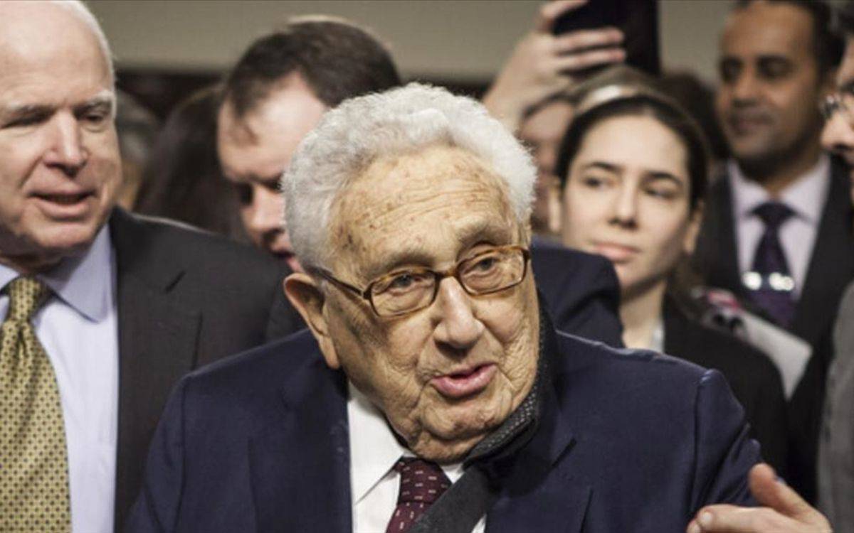 Kevnewezîrê DYAyê Henry Kissinger miriye