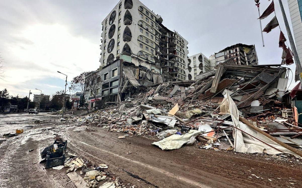 "Depremde 77 kişinin öldüğü binanın inşasında elverişsiz malzeme kullanıldı"
