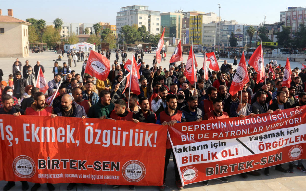 DİSK: Özak Tekstil işçilerinin haklı ve meşru talepleri derhal karşılanmalıdır