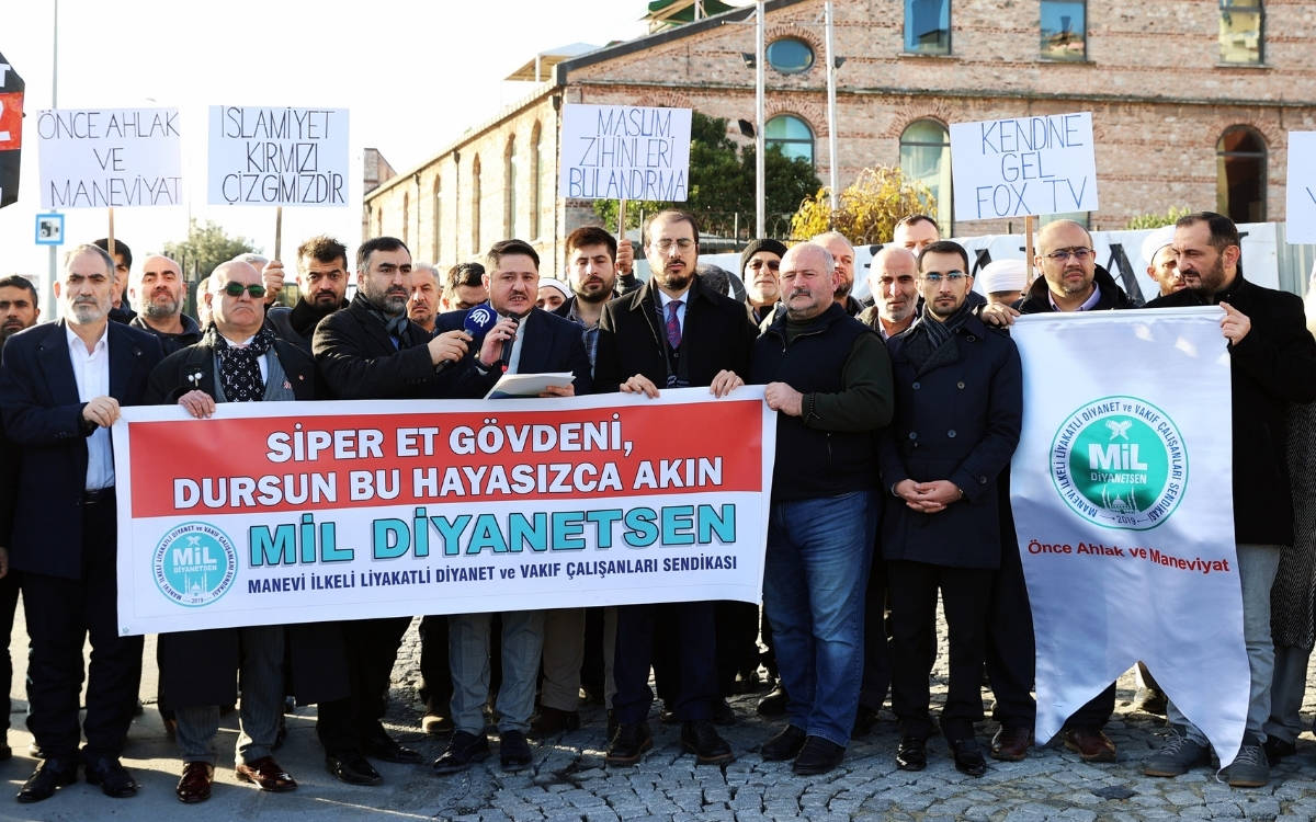 Mil-Diyanet Sen'den 'Kızıl Goncalar' protestosu