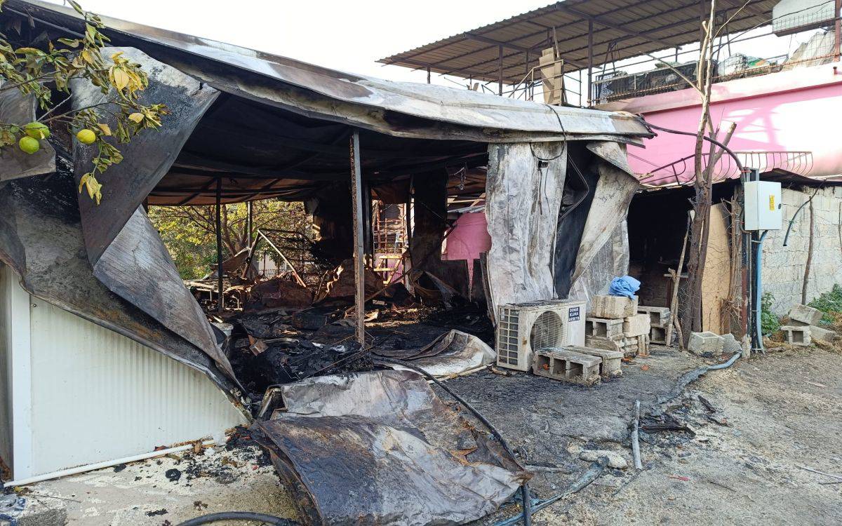 Two children killed in fire in prefabricated house in Hatay