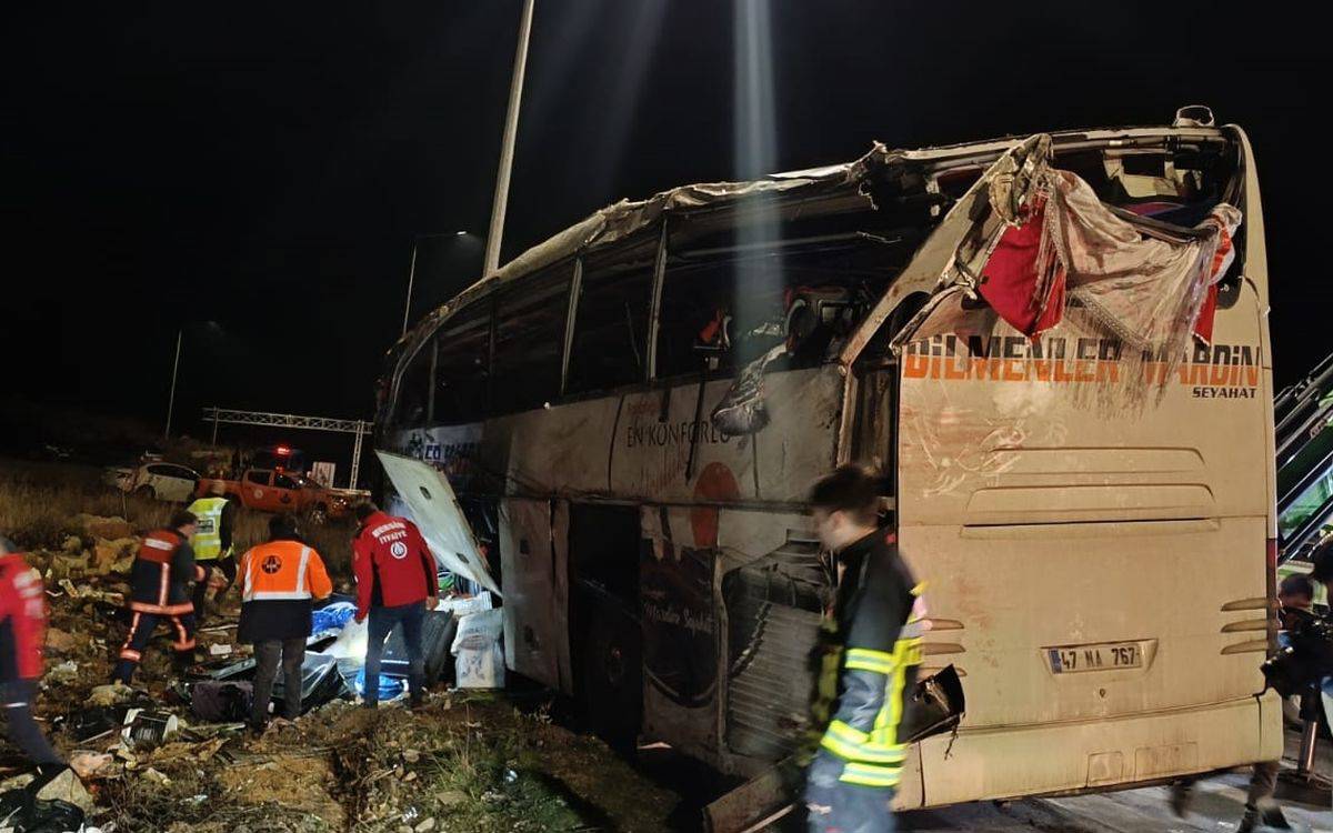 Passenger bus overturns in Mersin