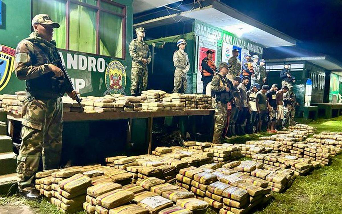 Peru ile Brezilya sınırında 2 tondan fazla uyuşturucu yakalandı