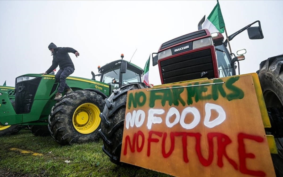 İtalyalı çiftçiler, AB'nin tarım politikalarını protesto etti