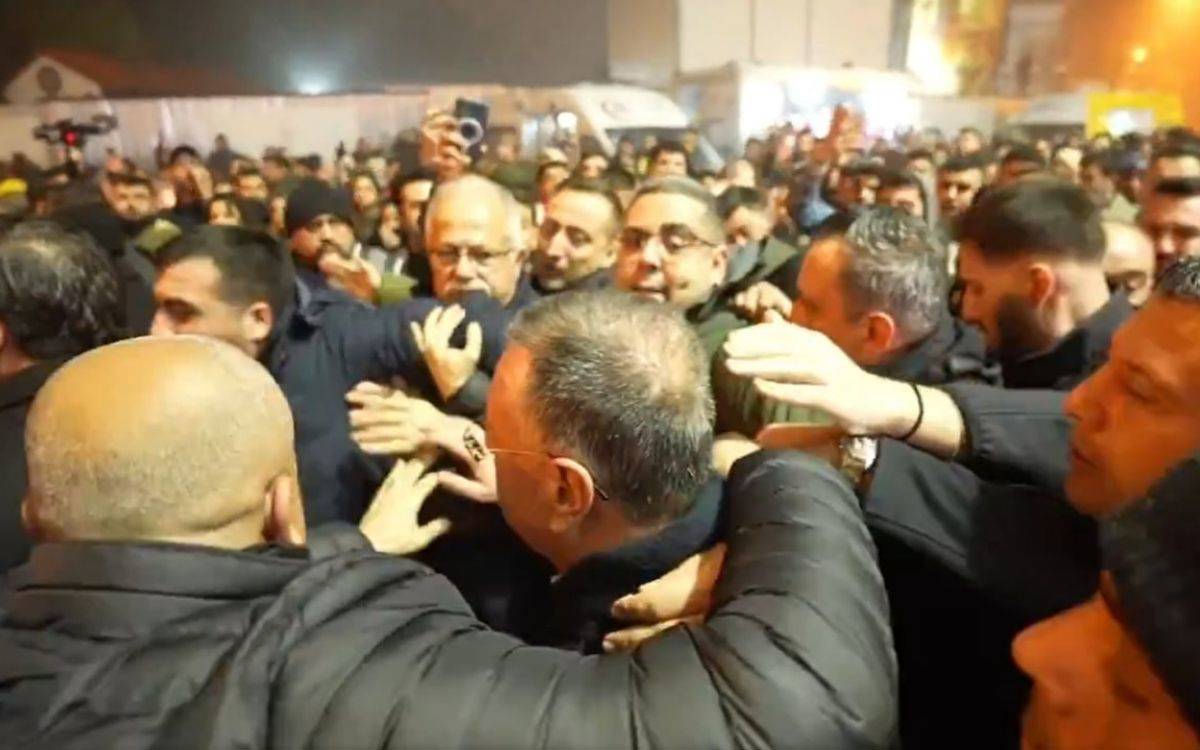Hatay Metropolitan Municipality Mayor Savaş protested in the earthquake commemoration