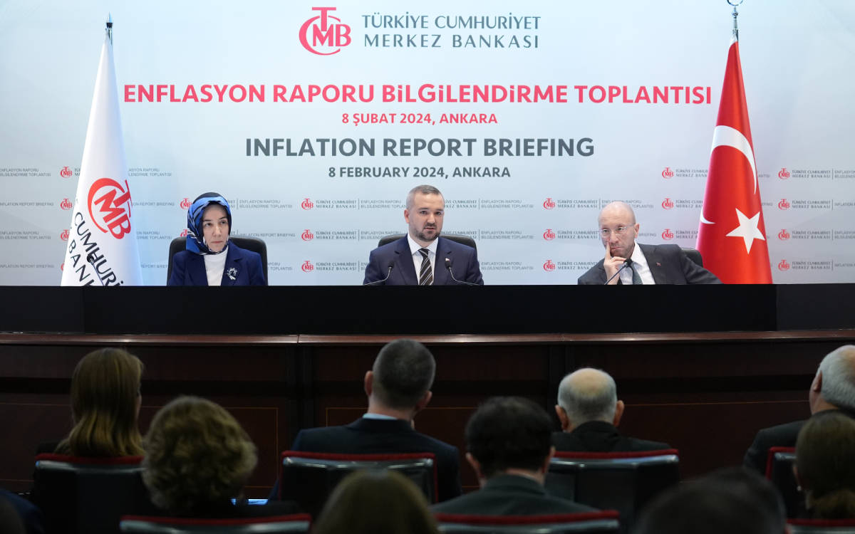 Cevdet Akçay: Merkez Bankası 7 aydır kopan bağlantıları tekrar ihdas etmeye çalışıyor