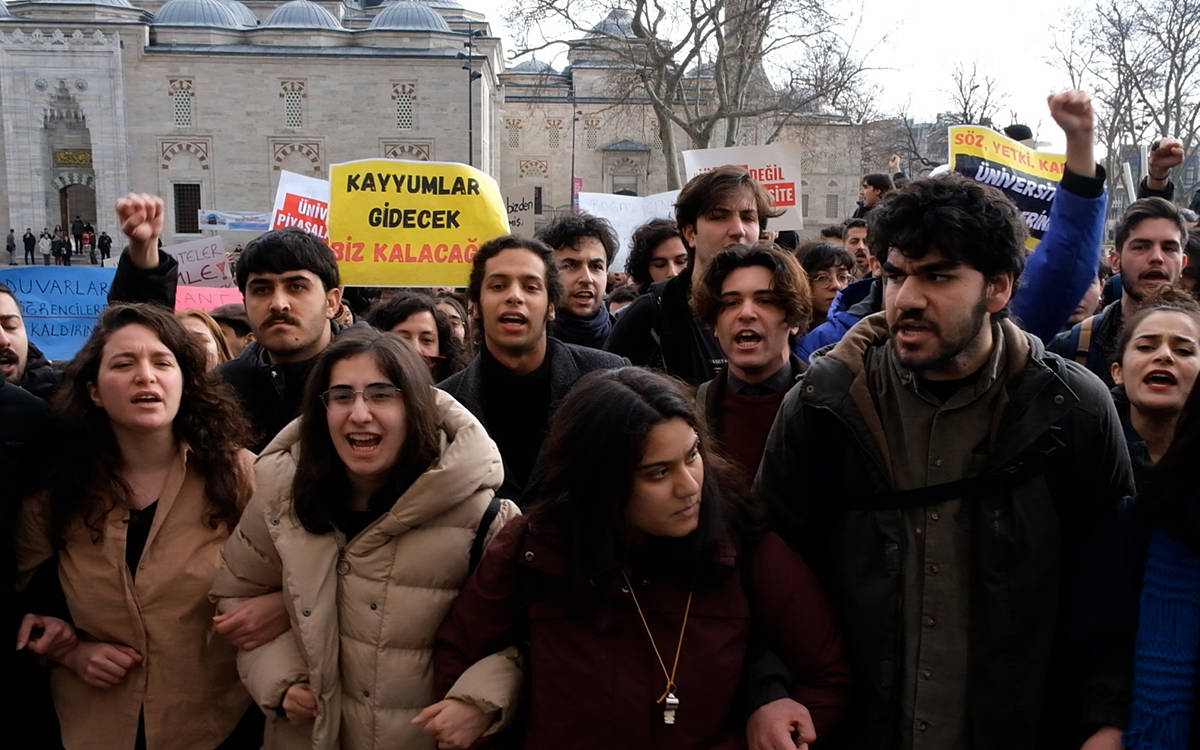 Police intervention against İstanbul University students in Beyazıt