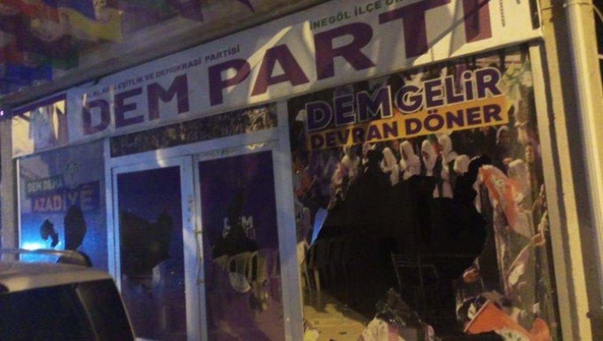 Bursa’da DEM Parti binasına saldırı