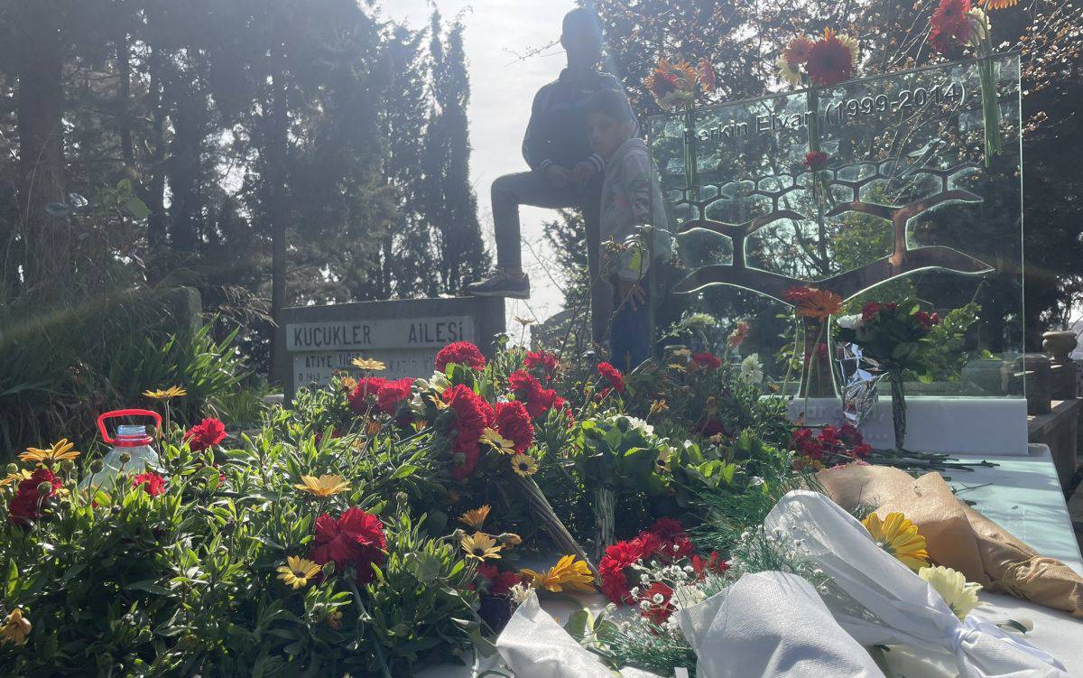 Berkin Elvan commemorated at his graveside
