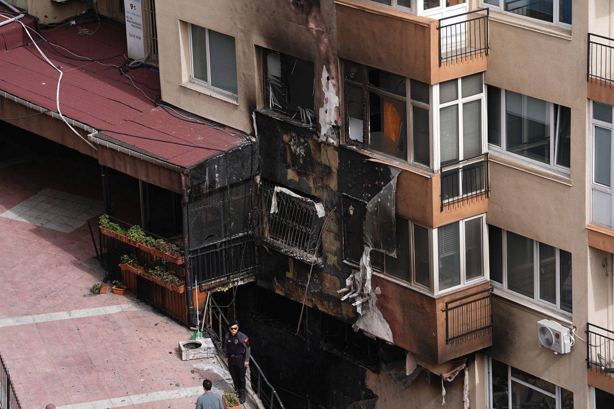 Beşiktaş'ta yangın: 29 kişi hayatını kaybetti