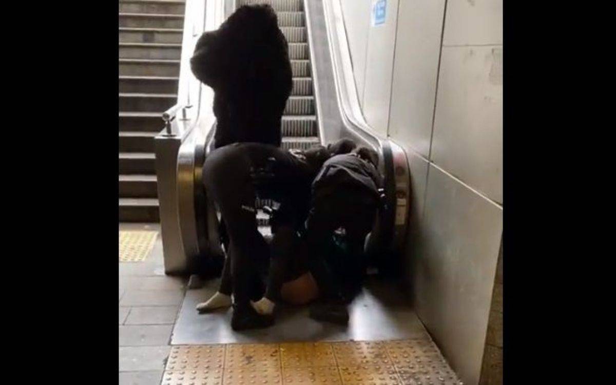 Metro istasyonunda kadın mülteciye polis işkencesi: 3 kişi gözaltında