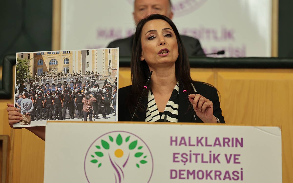 Hatimoğulları'ndan AKP'lilere: Siz darbecilerin paltosundan çıktınız