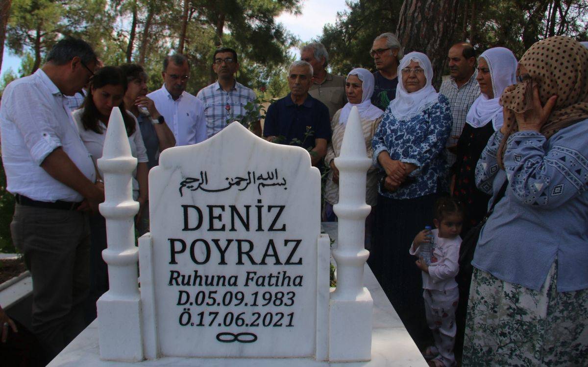 Deniz Poyraz mezarı başında anıldı: Bu ülkede katiller cezasız kalıyor