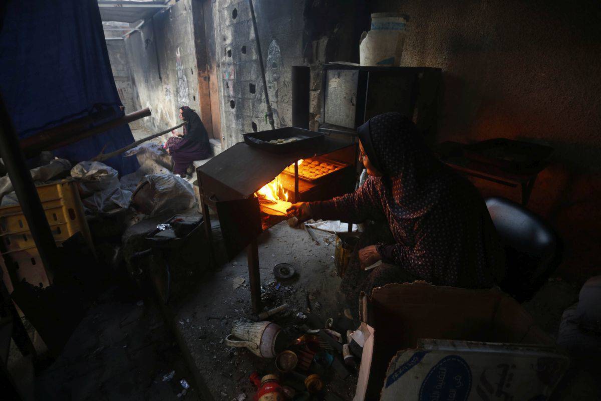 Gazze’de kıtlık: Bozuk yiyecekleri yiyenler zehirlendi
