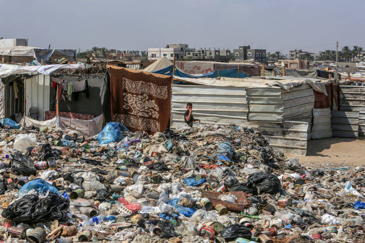 Gazze’de biriken çöp yığınları ve atık sular nedeniyle salgın hastalıklar arttı