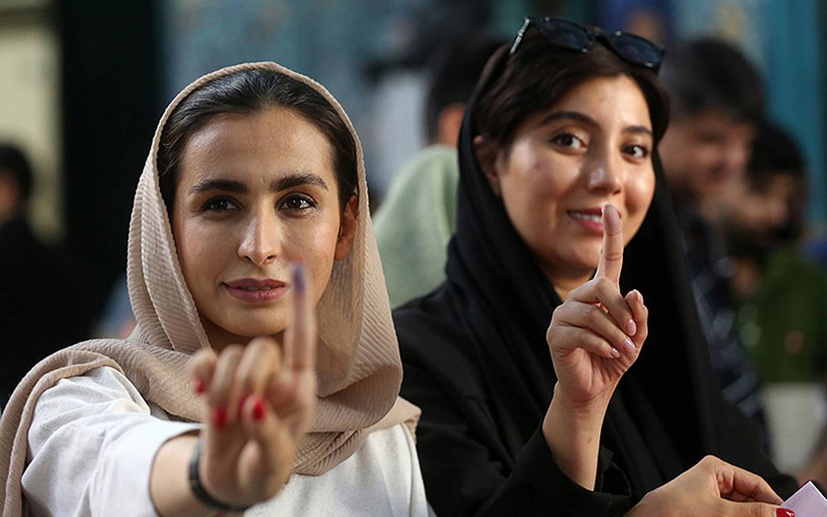 İran seçimlerinin ikinci turu: Oy verme süresi uzatıldı