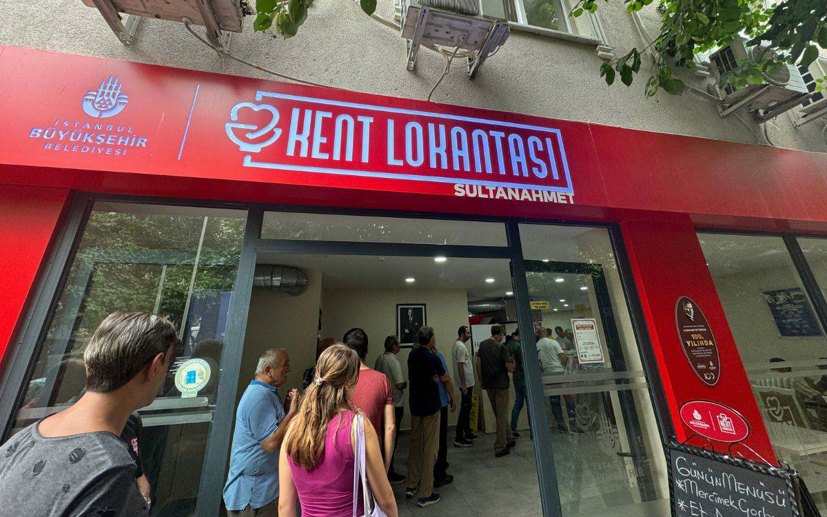 Queues at İstanbul’s affordable ‘canteens’ get longer as living costs rise