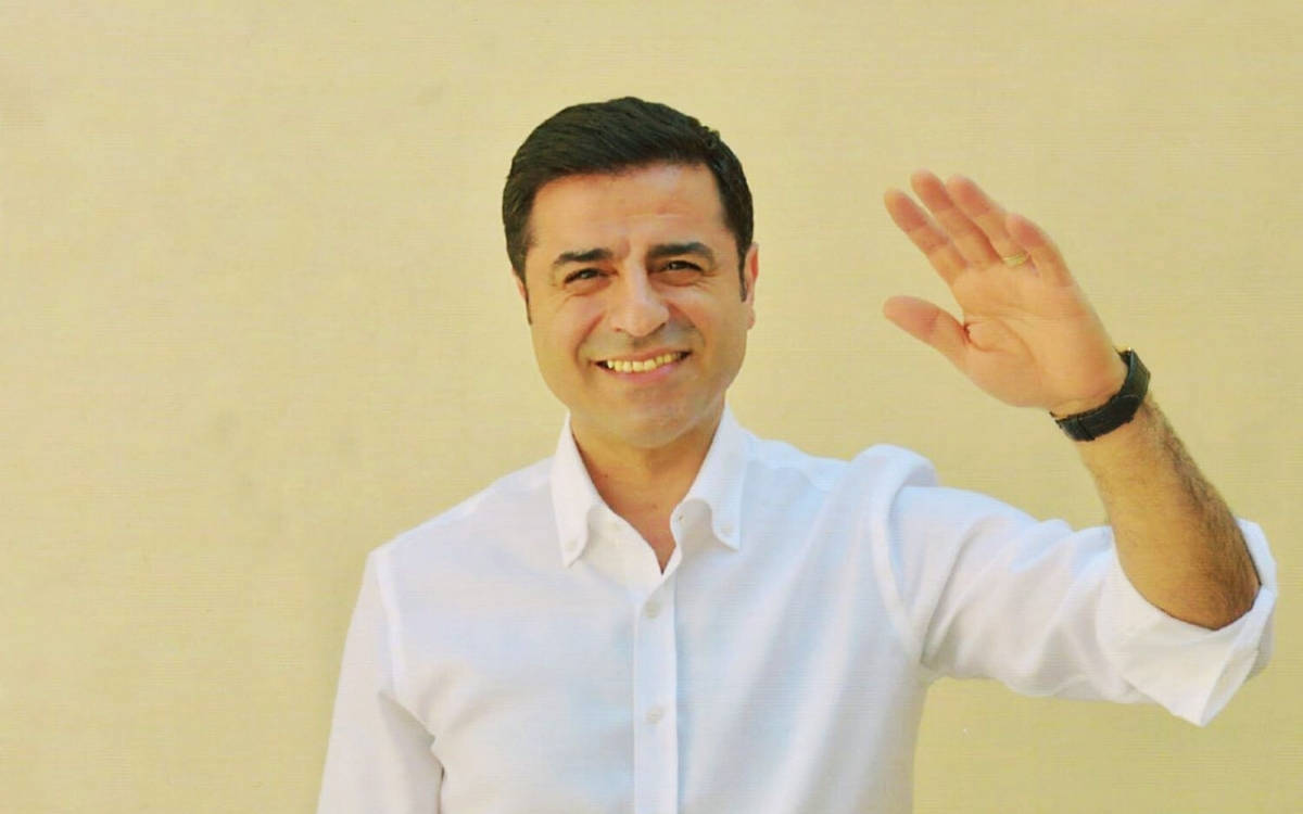 Demirtaş'a 2 yıl 6 ay hapis cezası